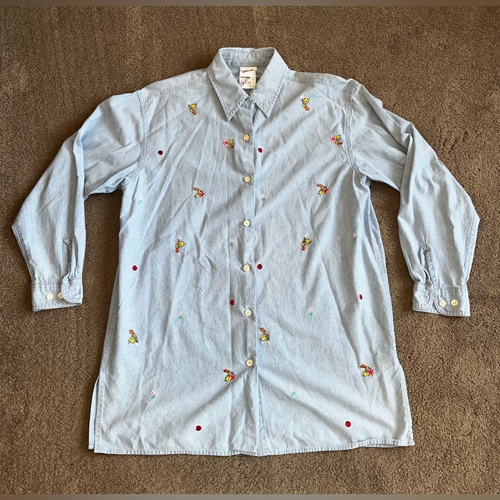 Vintage 1999 Warner Bros. Women’s size Small Tweety Bird Button-Up Blue Shirt
